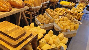 Free daily buffet breakfast