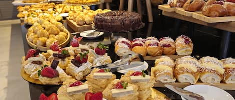 包每日自助早餐