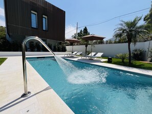 Outdoor pool, pool loungers - Marina Boutique Rooms  (Carini)