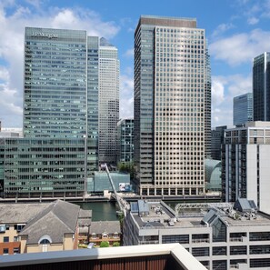 Apartment | Property grounds - 2 Bedroom Apartment in Canary Wharf London (London)