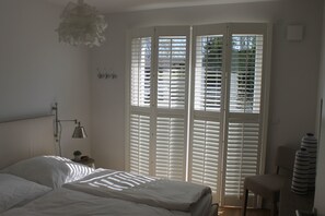2 Schlafzimmer, Schreibtisch, Bügeleisen/Bügelbrett, WLAN