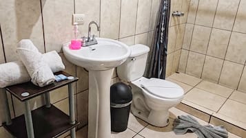 Toallas, jabón, papel higiénico