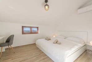 5 bedrooms, iron/ironing board, WiFi, bed sheets - Holiday house Magali with swimming pool in a rural oasis. Volleyball court! (Benkovac)