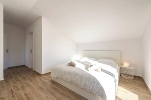 5 chambres, fer et planche à repasser, Wi-Fi, draps fournis