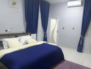 3 bedrooms, iron/ironing board, free WiFi, bed sheets - 3 Bed Flat - Sleeps 6 - Parking - Wifi (Adentan)