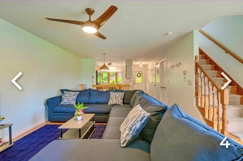 Charming 3-bedroom townhome in fabulous Bristol/Alexandria closeto Newfound Lake