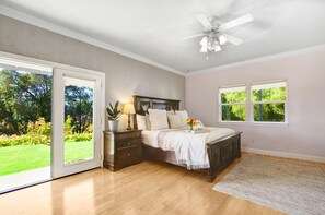5 bedrooms, iron/ironing board, Internet, bed sheets - Elegant Vineyard Living at a Private Wine Country Estate (Windsor)