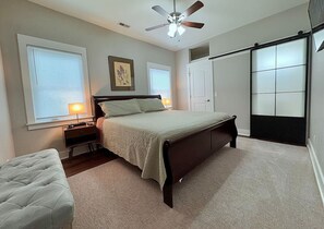 2 Schlafzimmer, Schreibtisch, Bügeleisen/Bügelbrett, WLAN