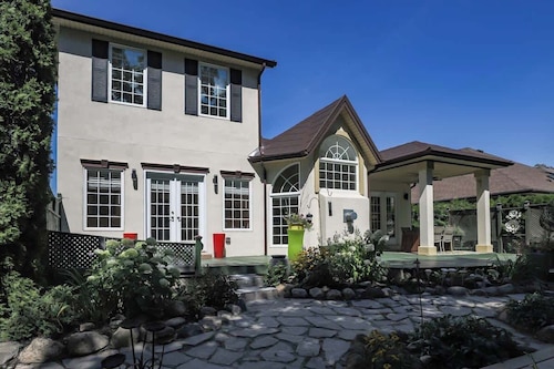 Deerview Suite - A sweet nature escape in NOTL