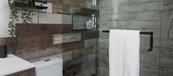 Sunset Beach House - Remodeled - 1 block to beach