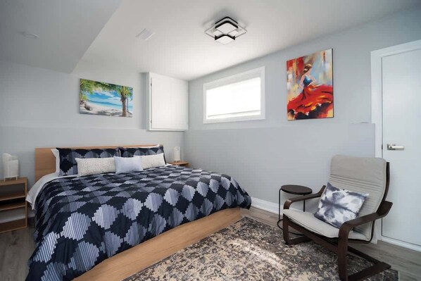 4 bedrooms, desk, iron/ironing board, travel crib
