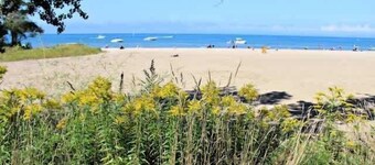 Sunset Beach House - Remodeled - 1 block to beach