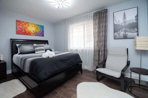 4 bedrooms, desk, iron/ironing board, travel crib