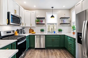 Fridge, microwave, oven, stovetop - Chic Home With Large Private Yard - Easy Commutes, Pets OK, Parking (Pittsburgh)