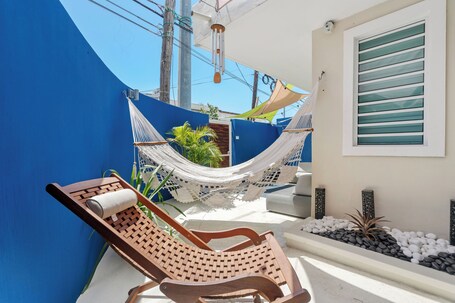LA BOYA - Image 1