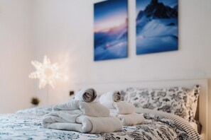7 bedrooms, desk, iron/ironing board, free WiFi - Residence Borgatalpina: three alpine homes for groups up to 15 guests (Villaretto)