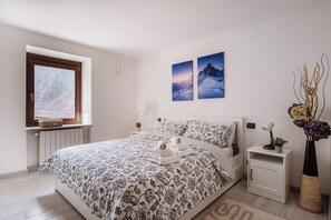 7 bedrooms, desk, iron/ironing board, free WiFi