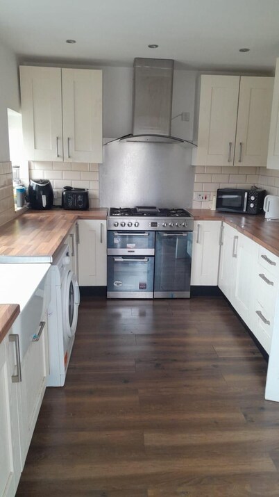 Charming Manchester House - Sleeps 6