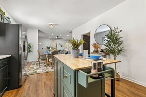 Dining - Spacious 5-bedroom Oasis in the Heart of Atlanta  (Atlanta)