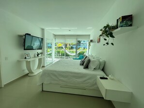2 bedrooms, in-room safe, desk, iron/ironing board - Beachfront Bliss-2BR Haven Steps from Sandy Shores (Cartagena)