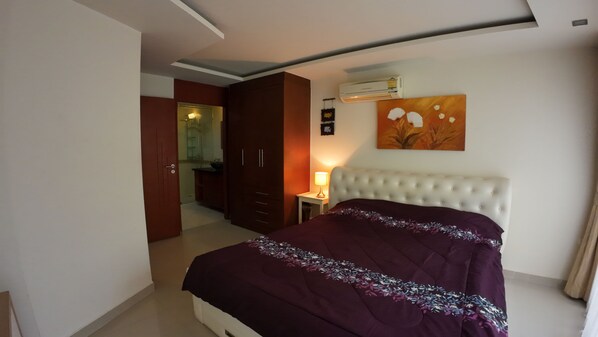 2 bedrooms, iron/ironing board, WiFi