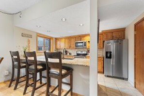 Micro-ondes, four, plaque de cuisson, lave-vaisselle