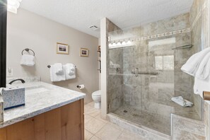 Shower, towels, soap, shampoo - Walk to town and slopes, family friendly 2-bedroom condo w/ WiFi in Breckenridge (Breckenridge)