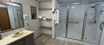 Charming 3-bedroom house on Woolen Lake