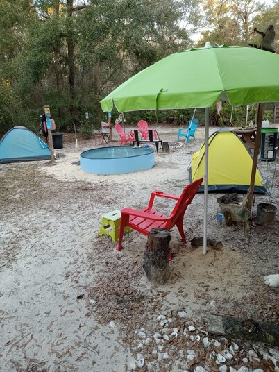 Cozy campground with WiFi in peaceful Chiefland