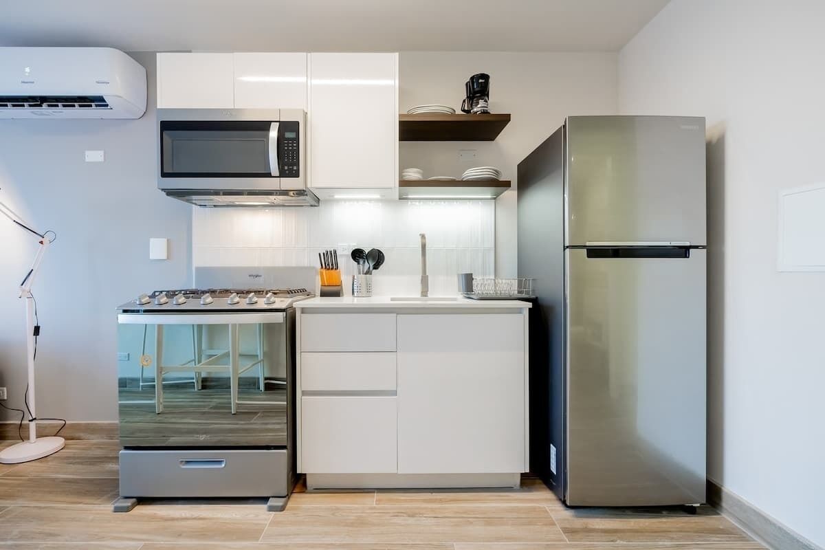 Coffee/tea maker, fridge, microwave, oven