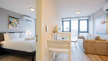 1 habitación, tabla de planchar con plancha, wifi gratis y ropa de cama