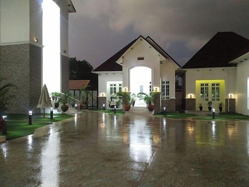 Castle De White House Hotel 