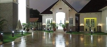 Castle De White House Hotel 