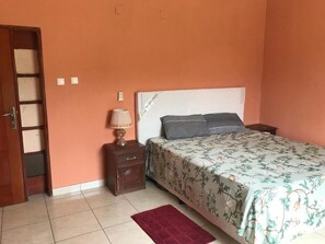 3 bedrooms, iron/ironing board, bed sheets
