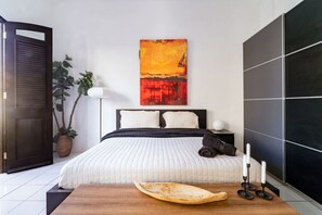 3 bedrooms, desk, iron/ironing board, free WiFi