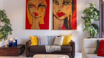 Smart-tv, boeken en een stereo