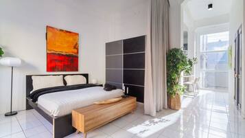 3 bedrooms, desk, iron/ironing board, WiFi (free)