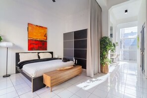3 habitaciones, escritorio, tabla de planchar con plancha y wifi gratis 