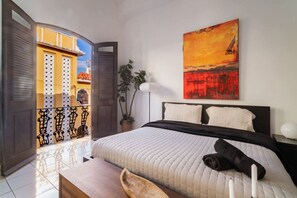 3 bedrooms, desk, iron/ironing board, free WiFi