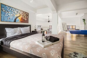 2 bedrooms, desk, iron/ironing board, free WiFi