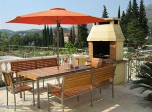 Outdoor dining - Apartments Villa Novak - Two Bedroom Apartment with Terrace and Sea View (Slano)