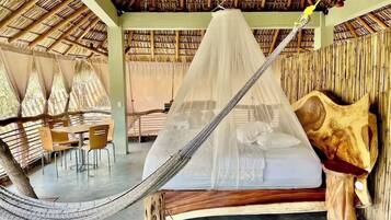 6 makuuhuonetta, tallelokero huoneessa, Wi-Fi, vuodevaatteet