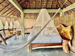 6 bedrooms, in-room safe, WiFi, bed sheets