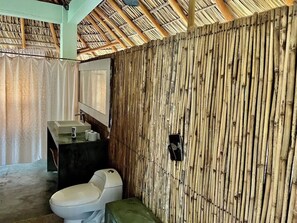 Amenidades de baño ecológicas, toallas, jabón, shampoo 