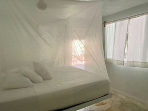 1 bedroom, in-room safe, WiFi, bed sheets - King room with Deck pool, in front of bay n beach! (Arroyo Cruz)