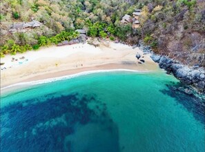 Camastros y toallas de playa