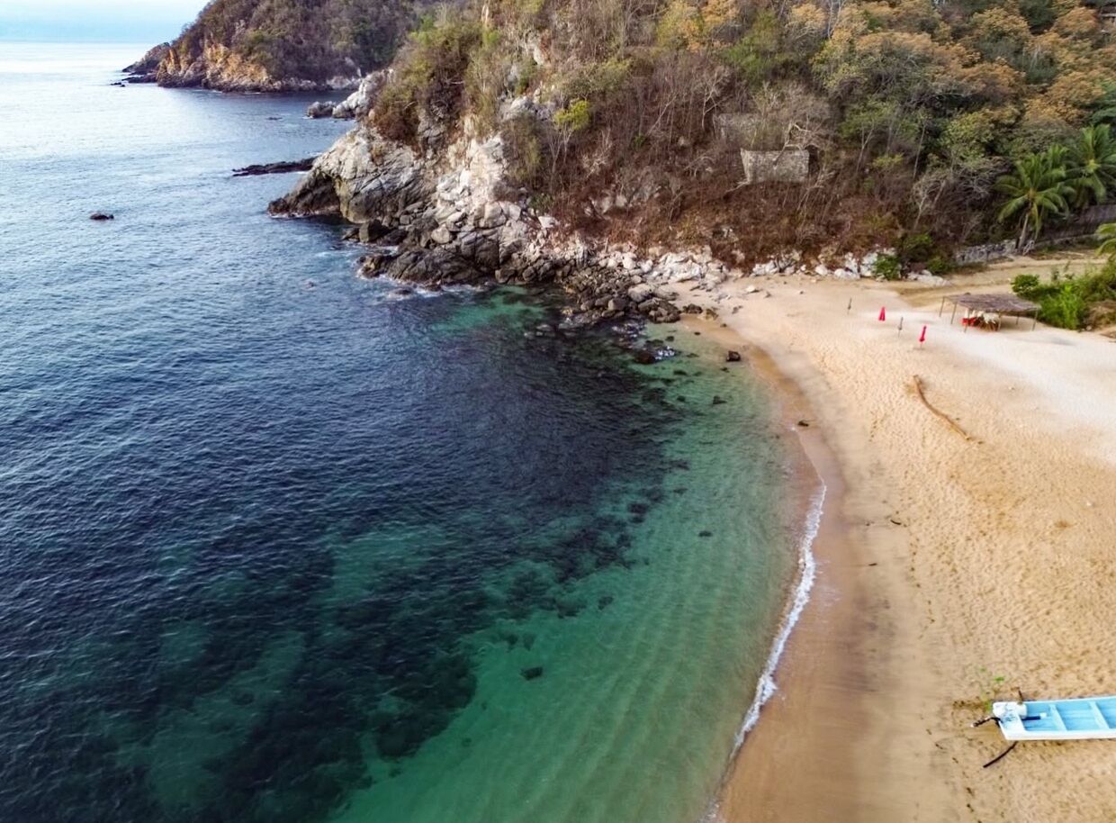 Chaises longues, serviettes de plage