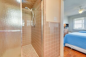 3 bedrooms, iron/ironing board, Internet, bed sheets - Home on Ocean Isle Beach w/ Catwalk & Deck (Ocean Isle Beach)