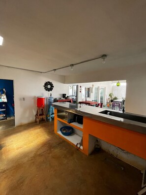 Fridge, microwave, stovetop, cookware/dishes/utensils - Peace Hostel Mx (La Paz)