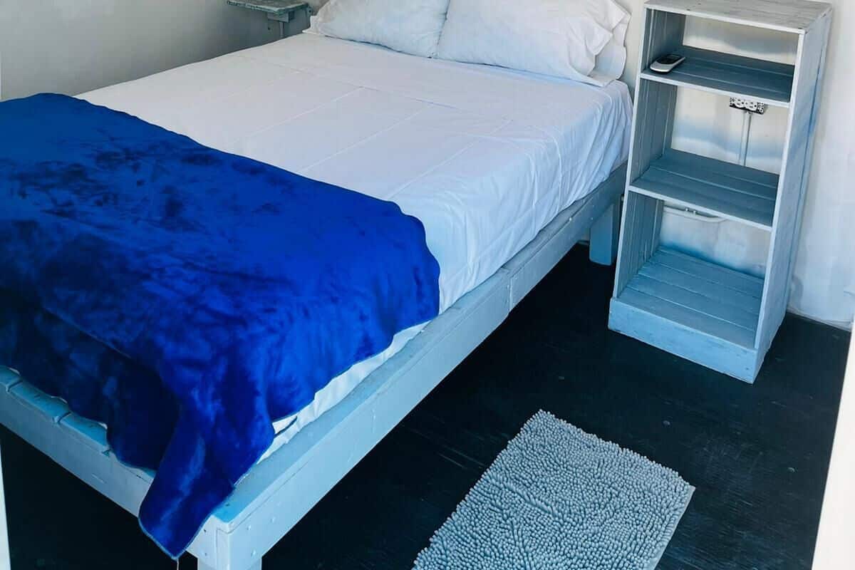 Free WiFi, bed sheets